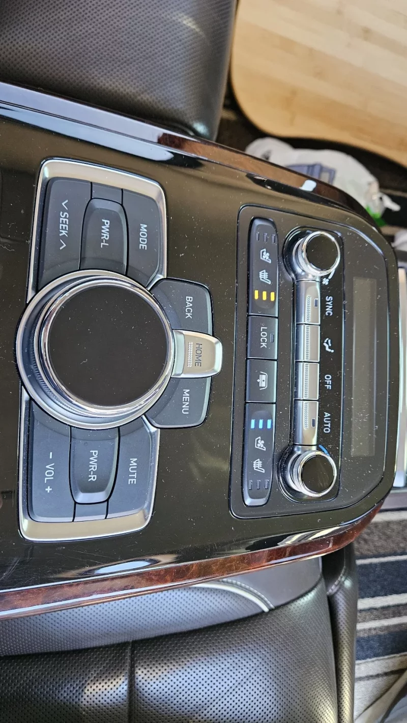 Genesis EQ900