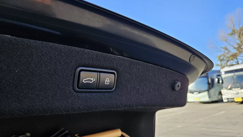 Genesis EQ900