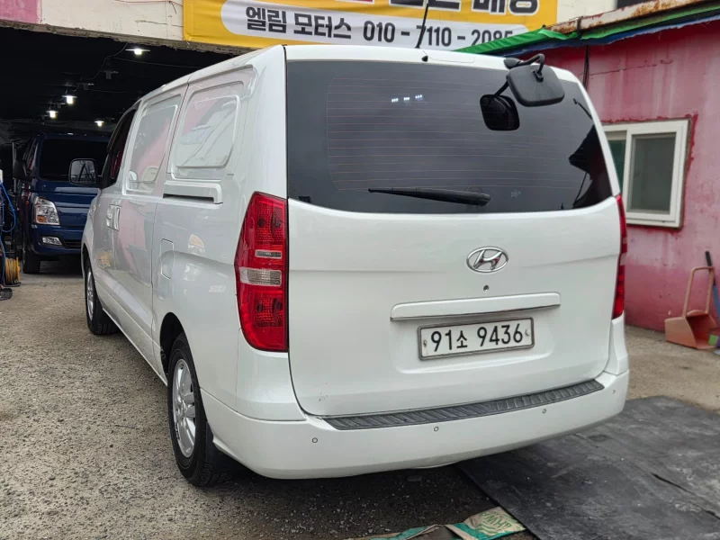 Hyundai Starex