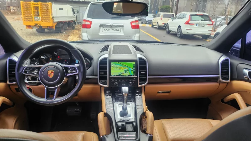Porsche CAYENNE