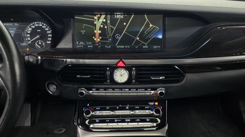 Genesis EQ900