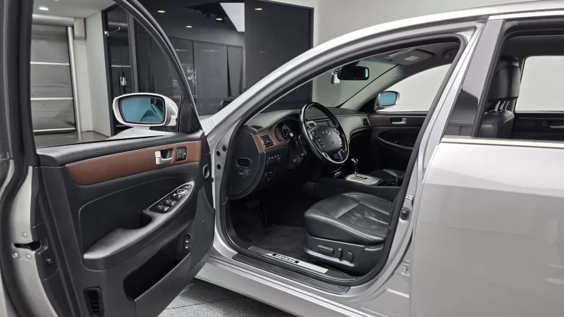 Hyundai Genesis