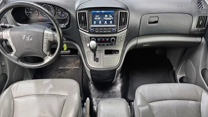 Hyundai Starex