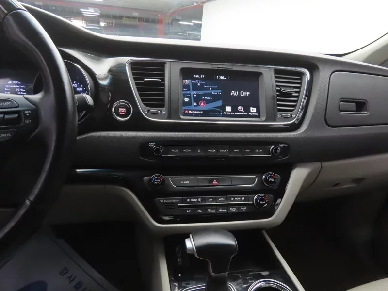 Kia Carnival