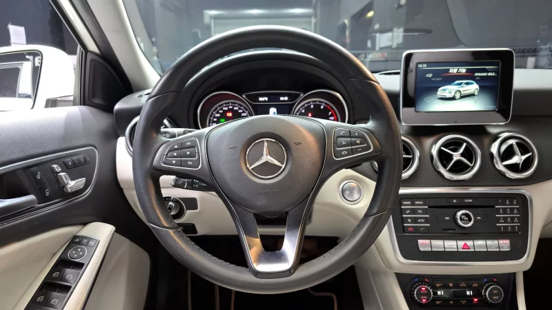 Mercedes-Benz GLA-Class