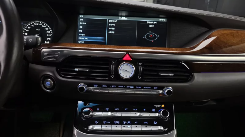 Genesis EQ900