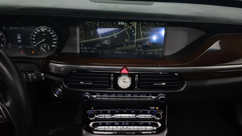 Genesis EQ900