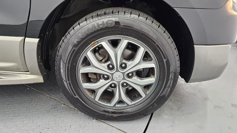 Hyundai Starex