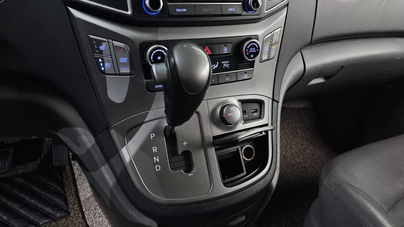 Hyundai Starex