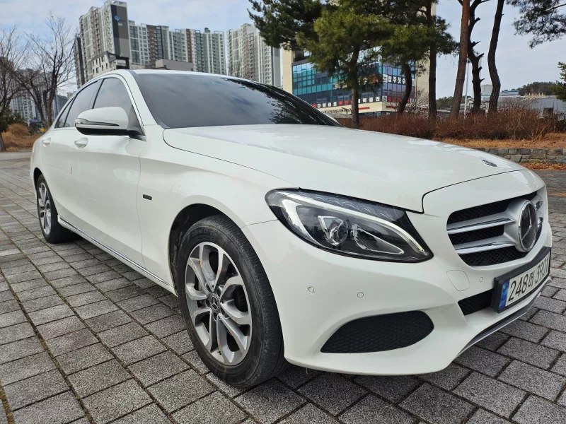 Mercedes-Benz C-Class