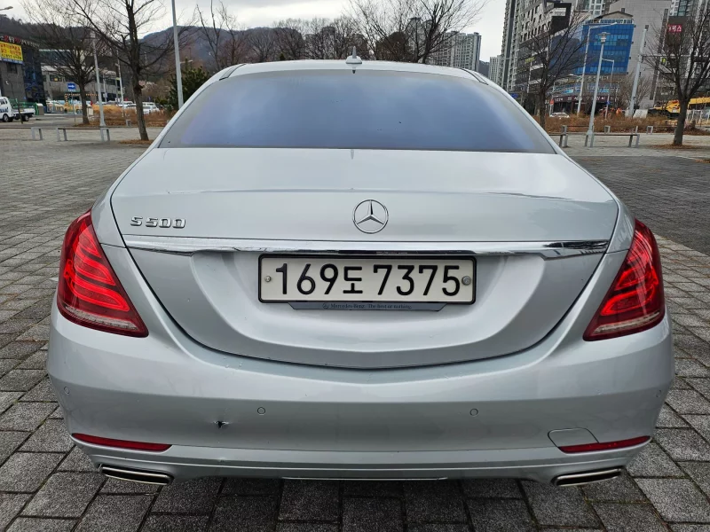 Mercedes-Benz S-Class