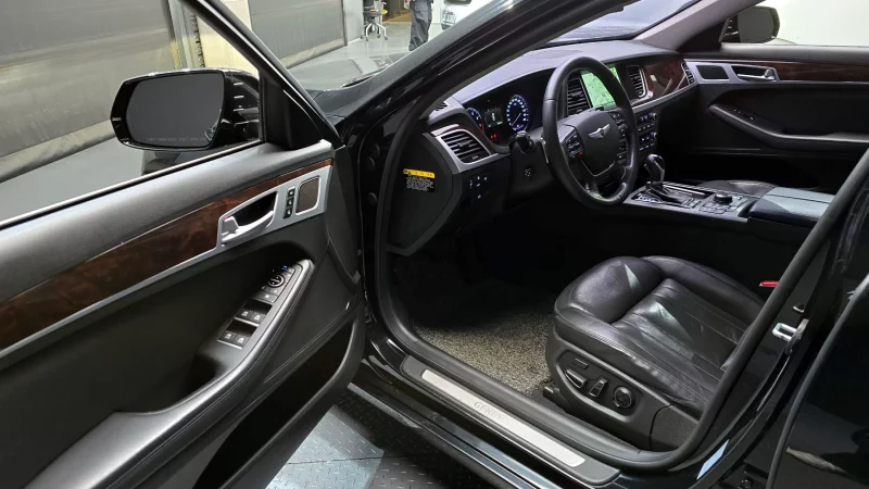 Hyundai Genesis