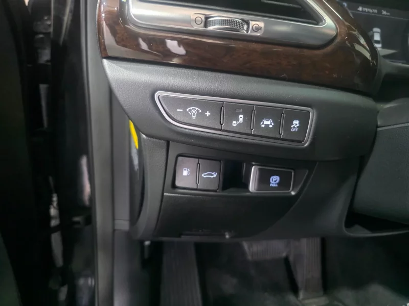 Genesis EQ900