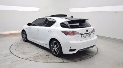 Lexus CT200h