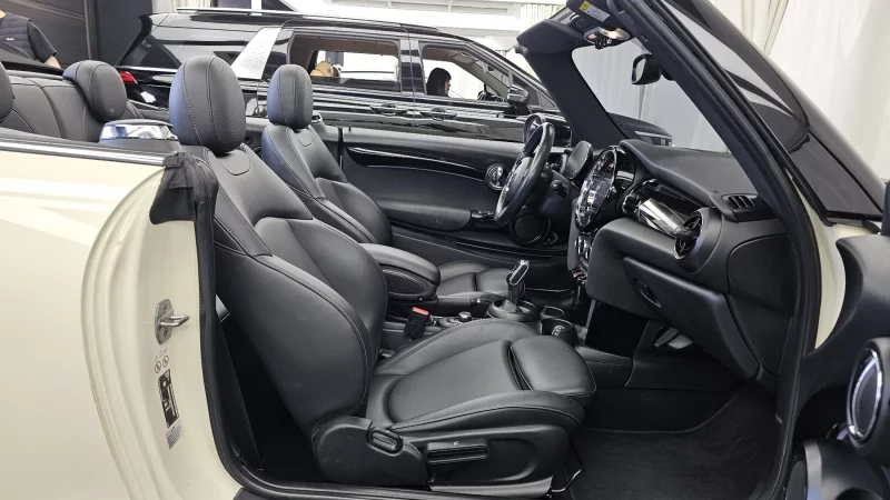 MINI Cooper Convertible