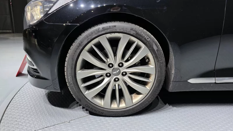 Hyundai Genesis