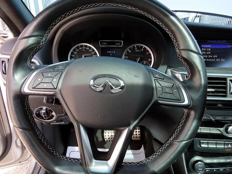 Infiniti Q30
