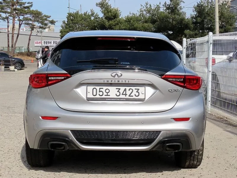 Infiniti Q30