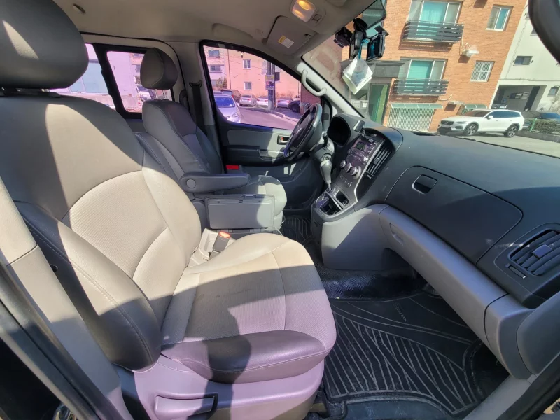 Hyundai Starex