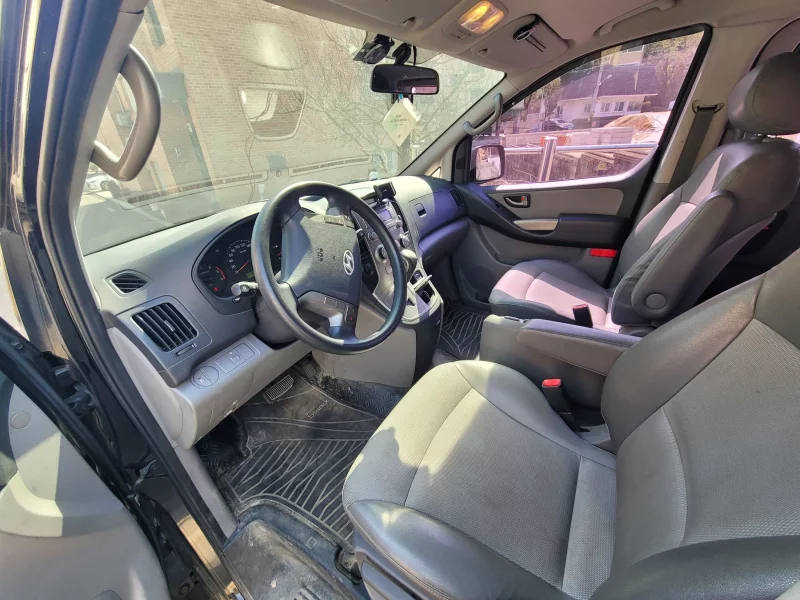 Hyundai Starex