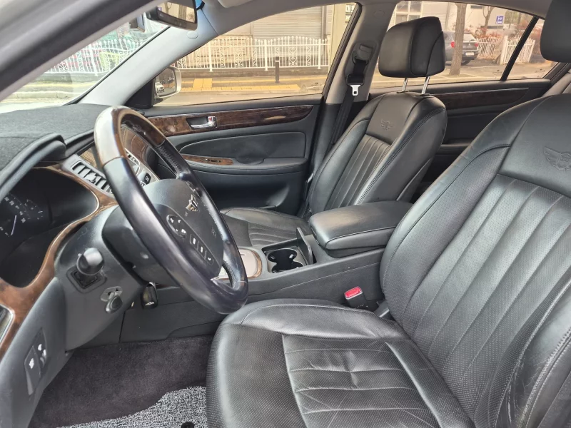 Hyundai Genesis