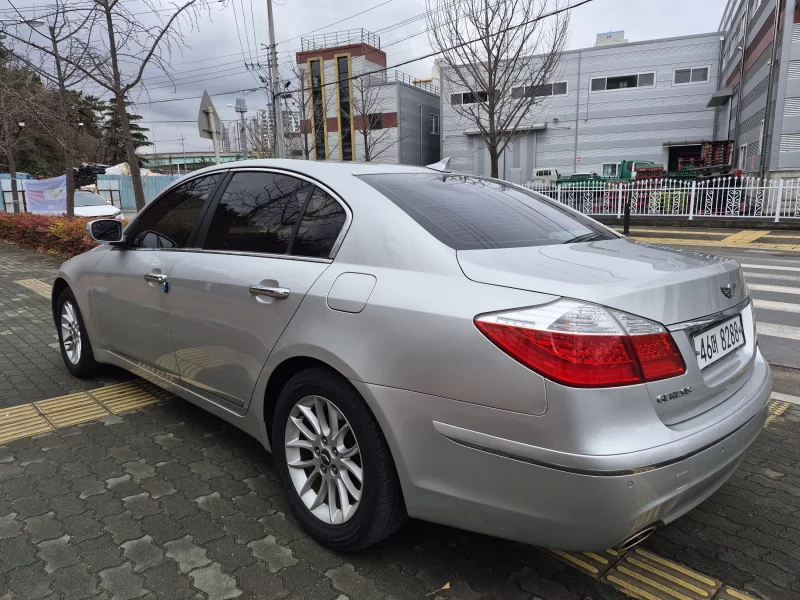 Hyundai Genesis
