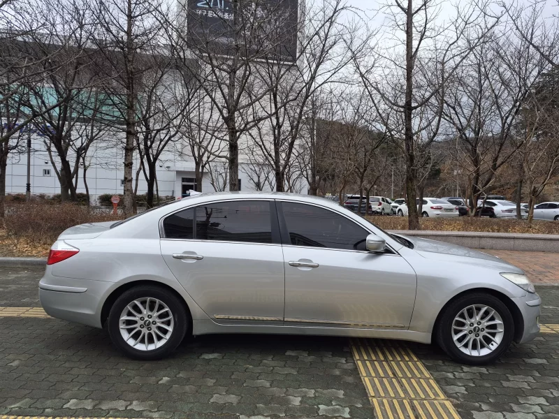 Hyundai Genesis