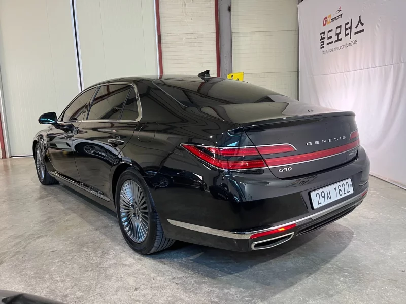 Genesis G90