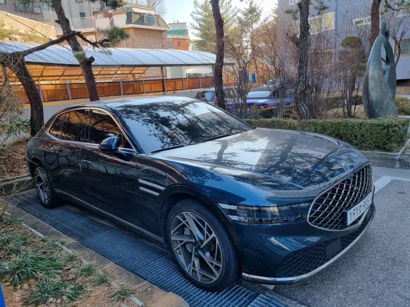 Genesis G90