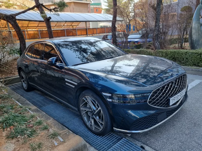 Genesis G90