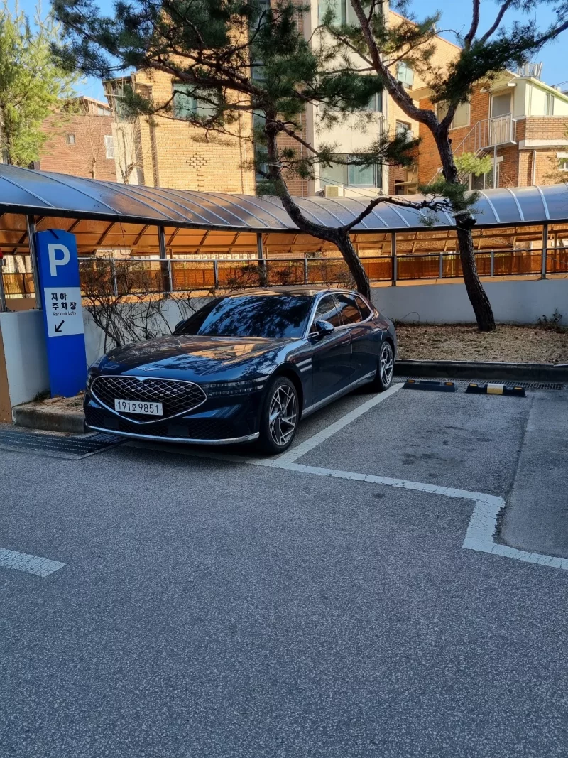 Genesis G90