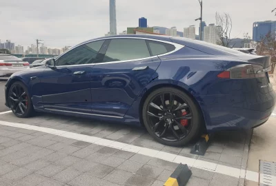 Tesla MODEL S