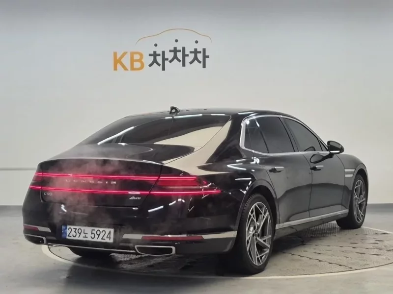 Genesis G90