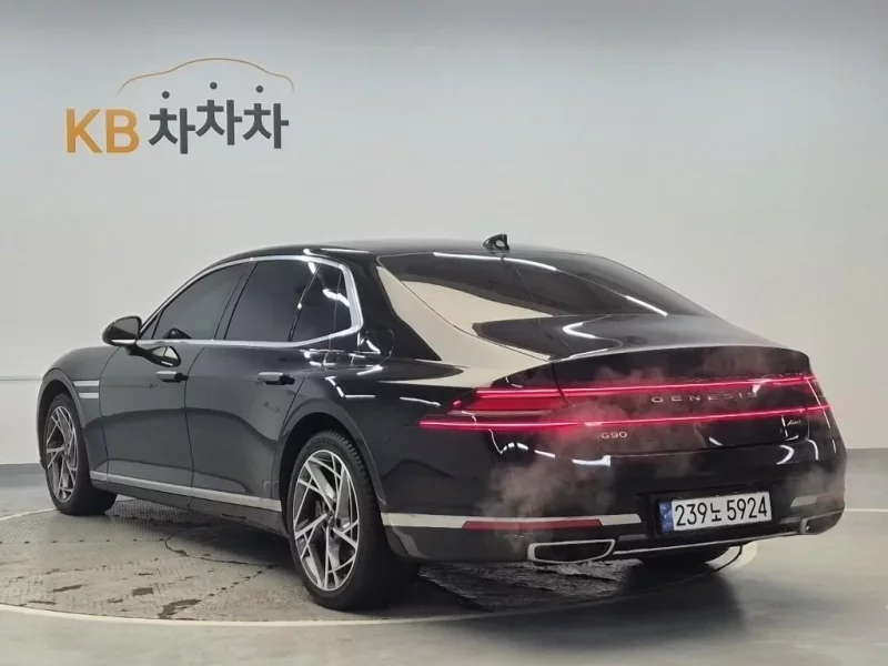 Genesis G90