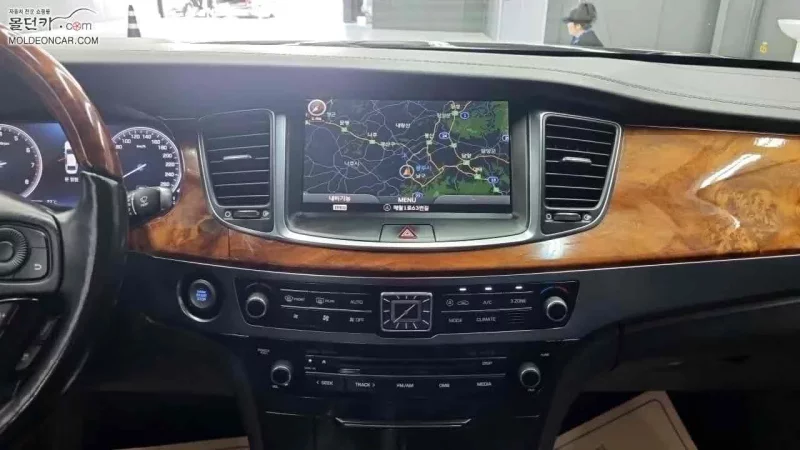 Hyundai Equus