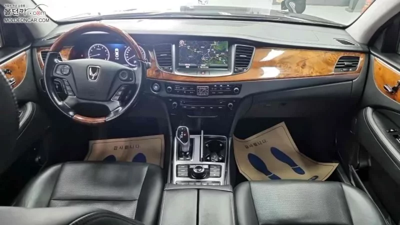 Hyundai Equus