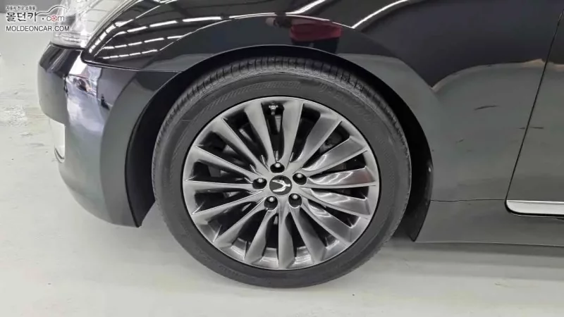 Hyundai Equus