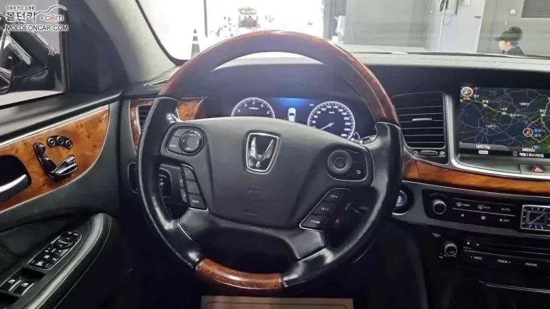 Hyundai Equus