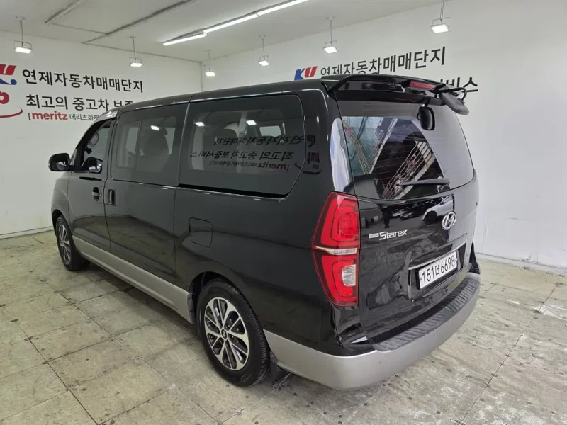 Hyundai Starex