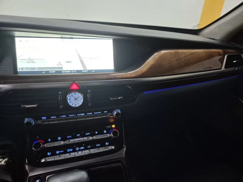 Genesis EQ900