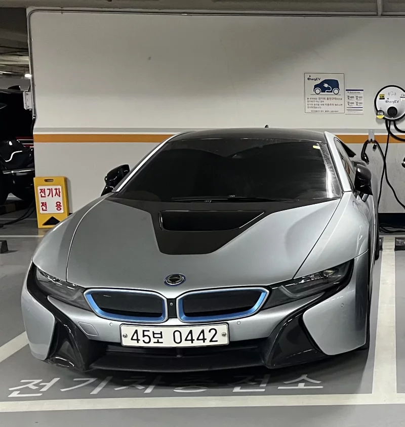 BMW i8