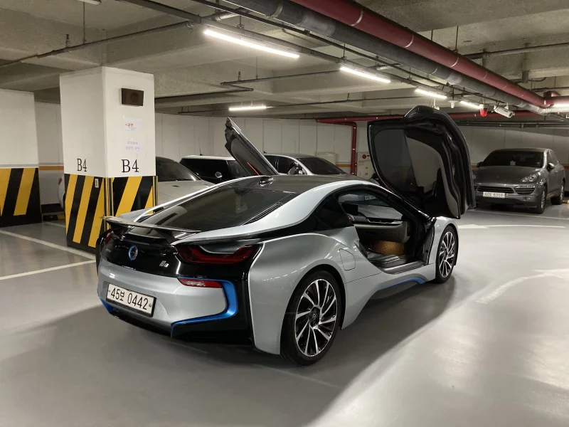 BMW i8