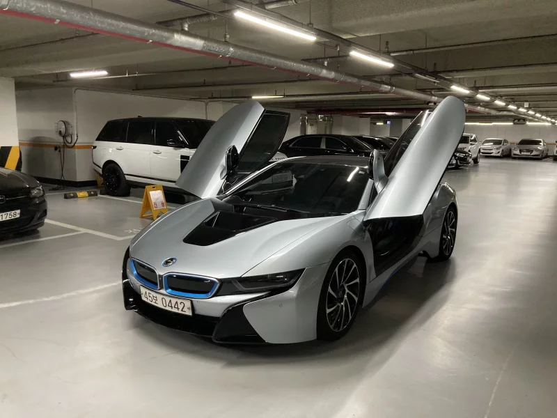 BMW i8