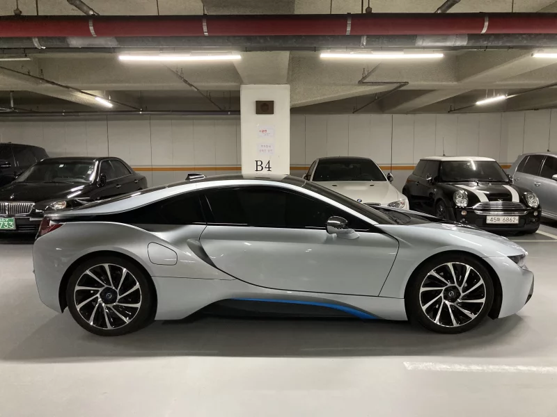 BMW i8