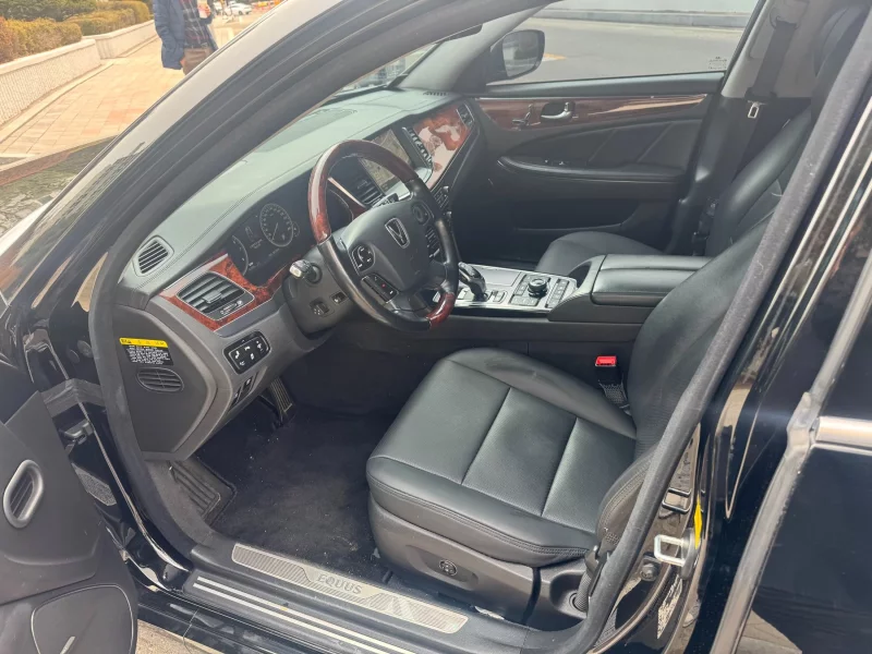 Hyundai Equus