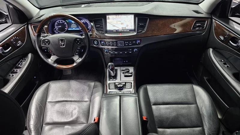 Hyundai Equus