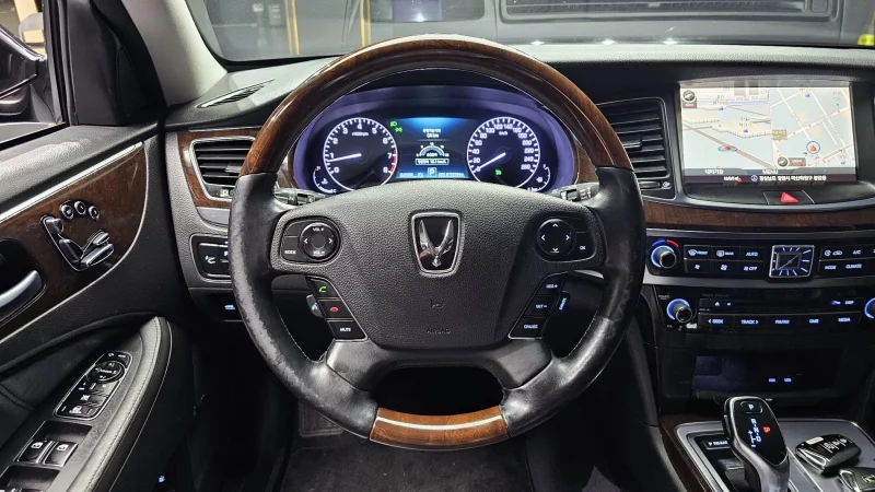 Hyundai Equus
