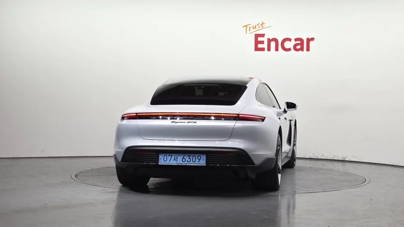 Porsche TAYCAN