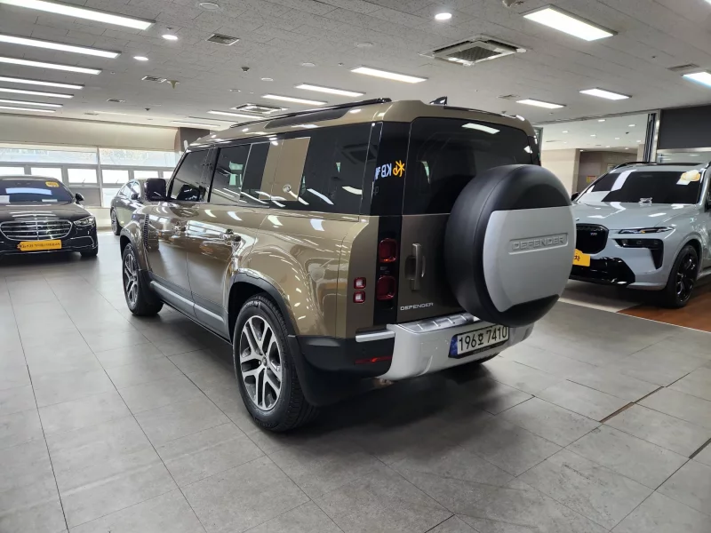 Land Rover DEFENDER