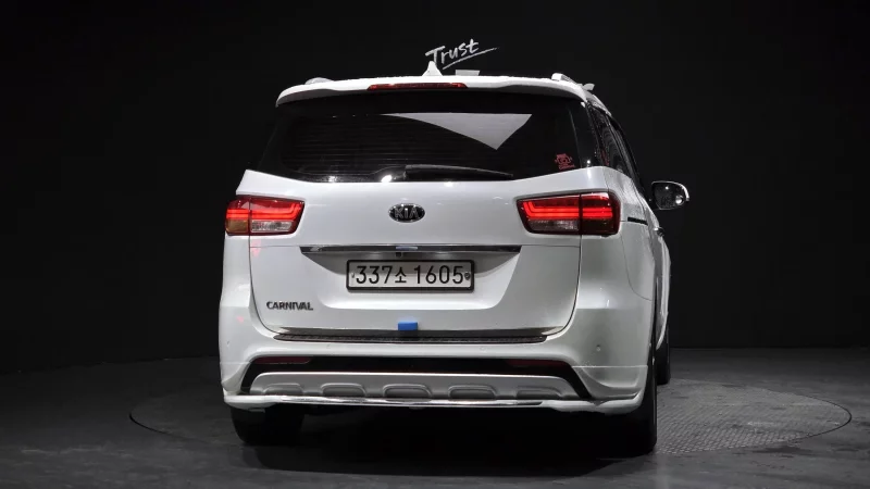 Kia Carnival